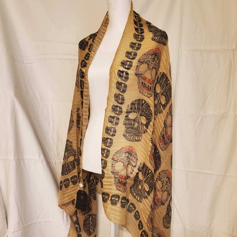 NWT Skulls scarf